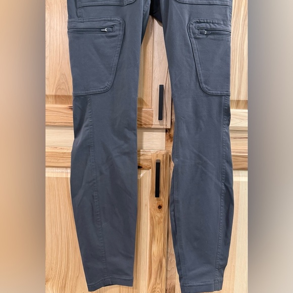 The North Face Women’s Dark Gray Cargo Outdoor Sporty Stretch Cargo Pants - Picture 3 of 10